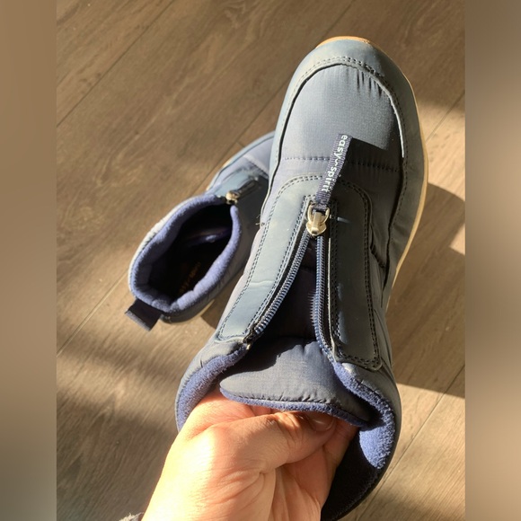 Winter shoes warmer simple- like new size 9w - Picture 8 of 10